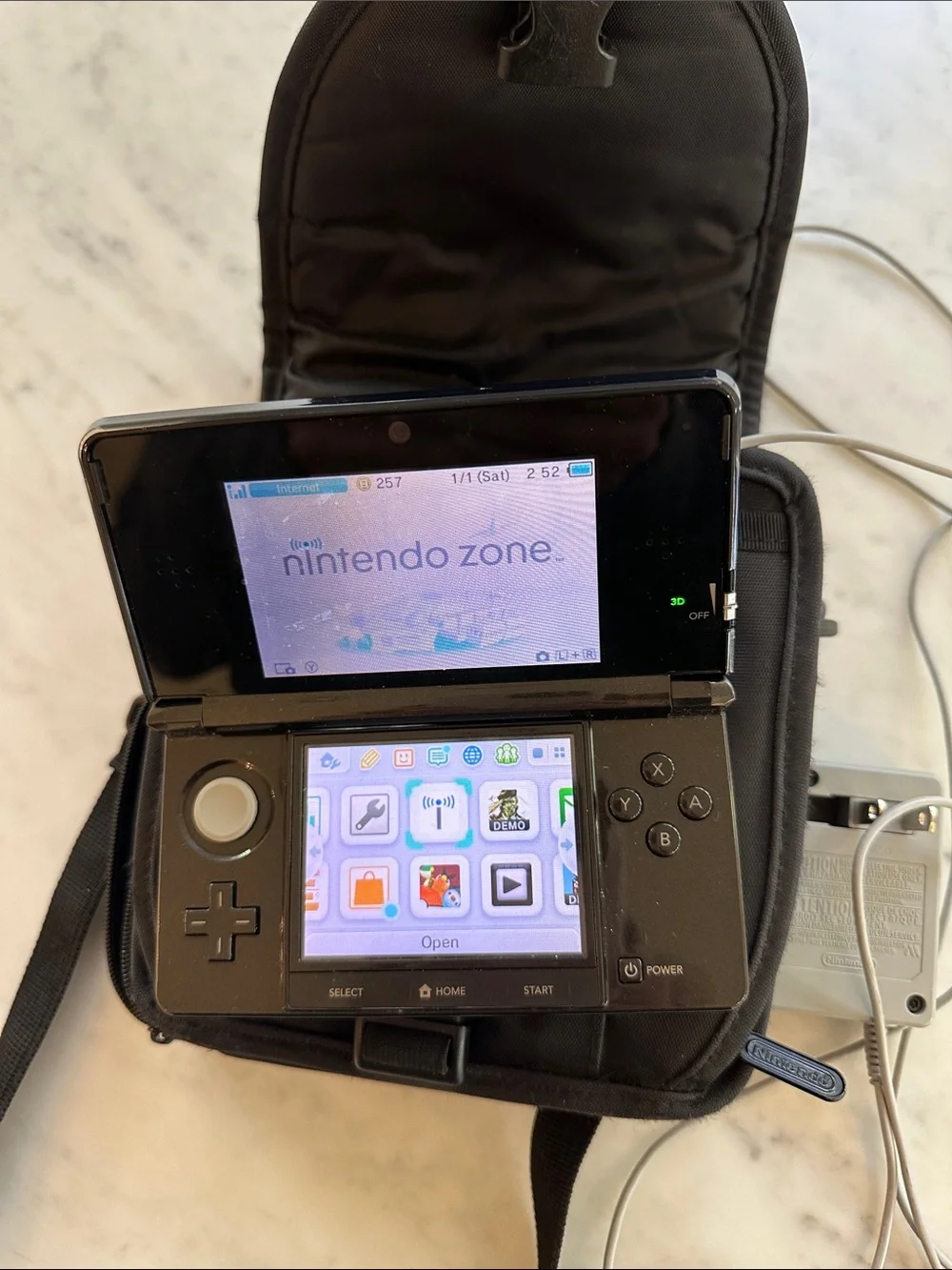 Nintendo 3DS Black w/charger